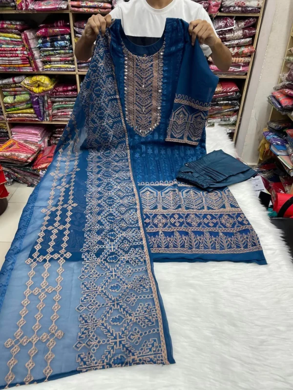 Gorgeous Salwar Kameez - Image 4